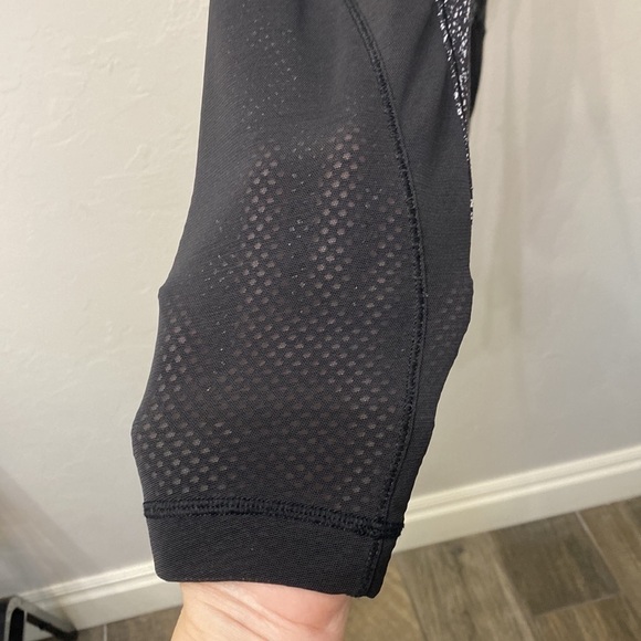 Lululemon Black and white high rise leggings size 4 - Picture 5 of 11